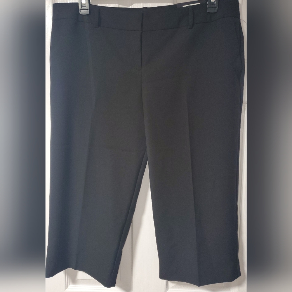 Worthington Classic Black Capris